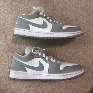 Air Jordan 1 low wolf grey